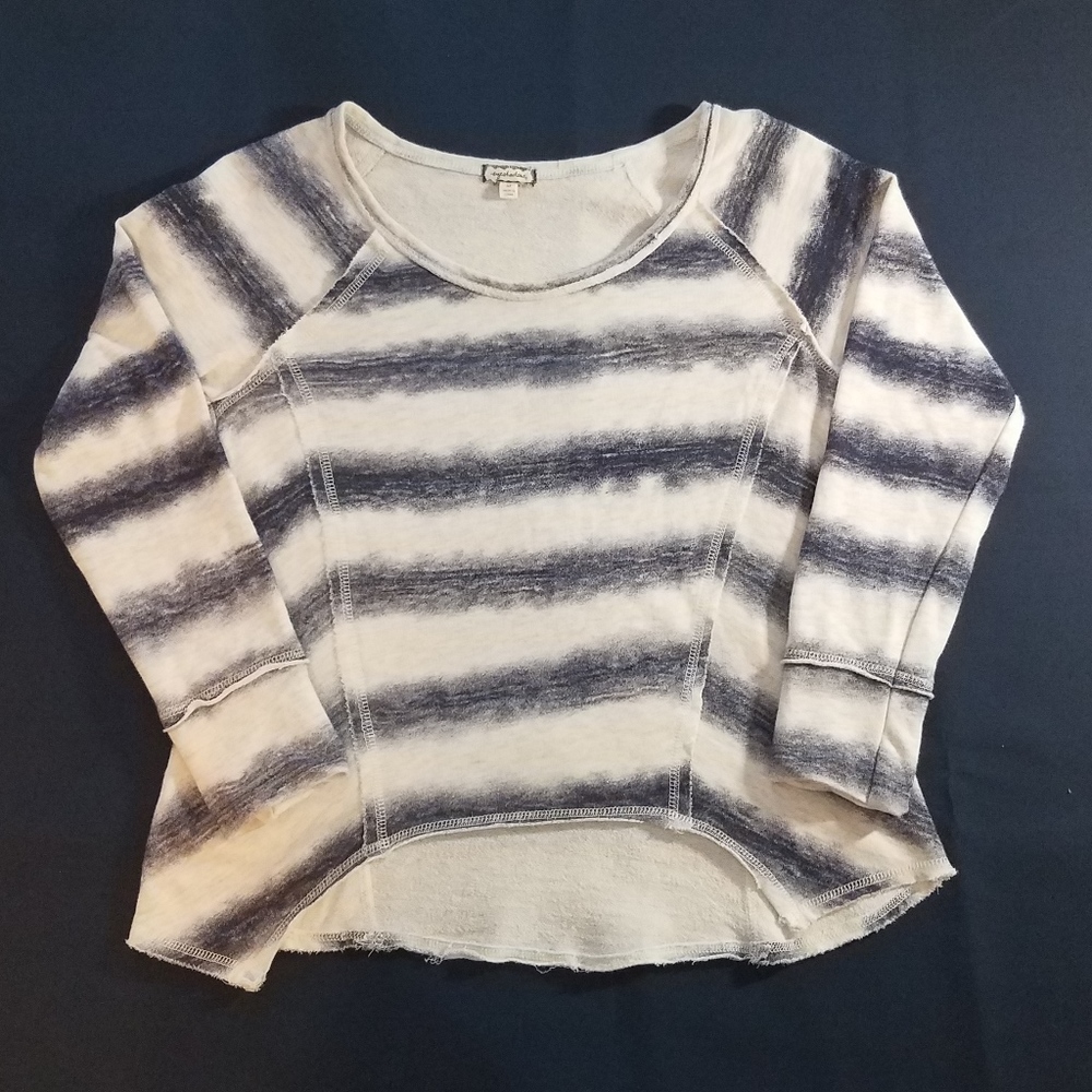Eyeshadow cropped sweatshirt, feminine cut